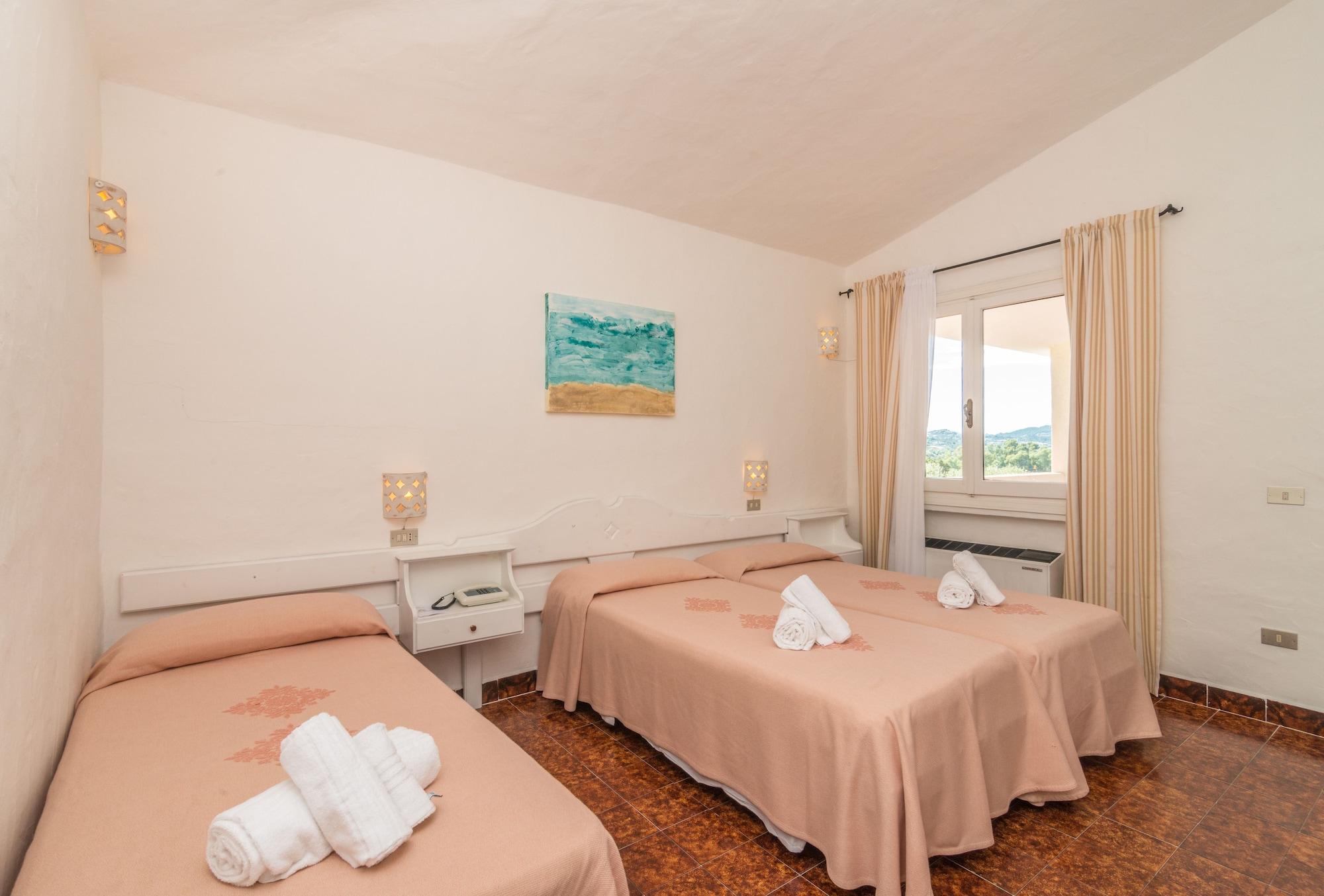 Hotel 3 Botti Baja Sardinia Exterior photo