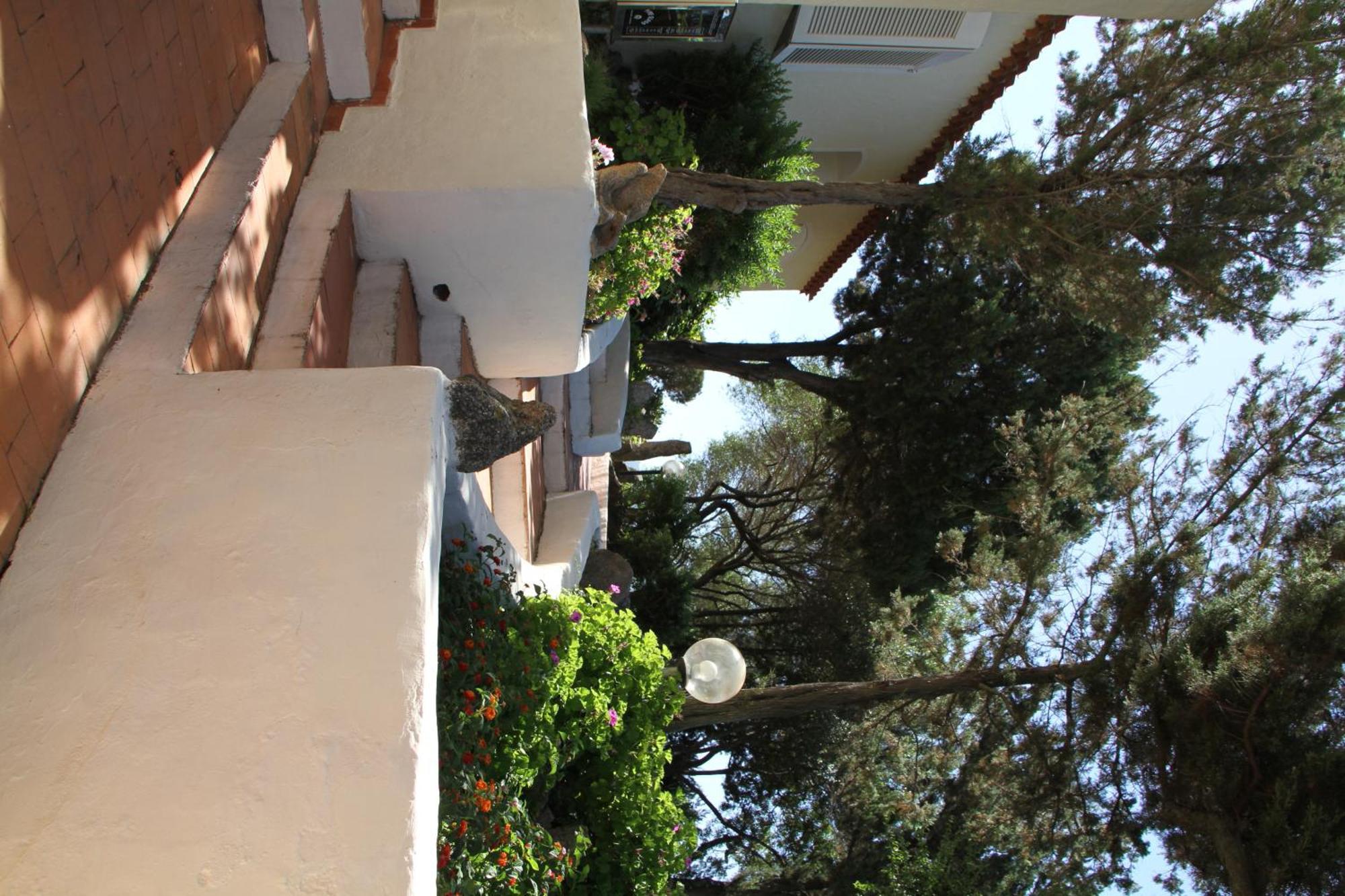 Hotel 3 Botti Baja Sardinia Exterior photo