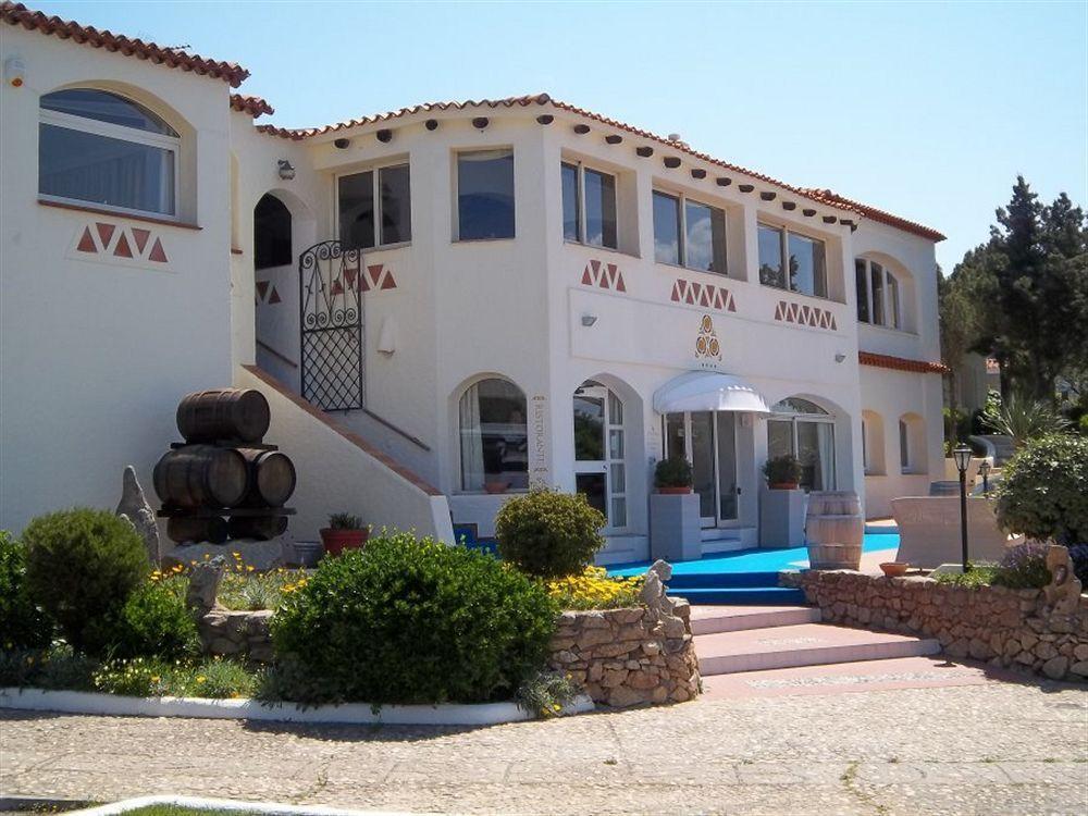 Hotel 3 Botti Baja Sardinia Exterior photo