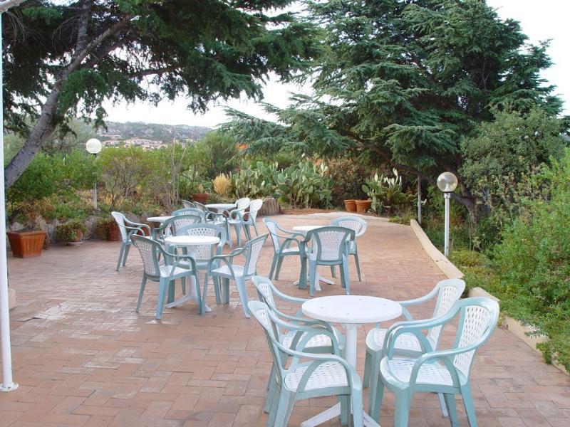 Hotel 3 Botti Baja Sardinia Exterior photo