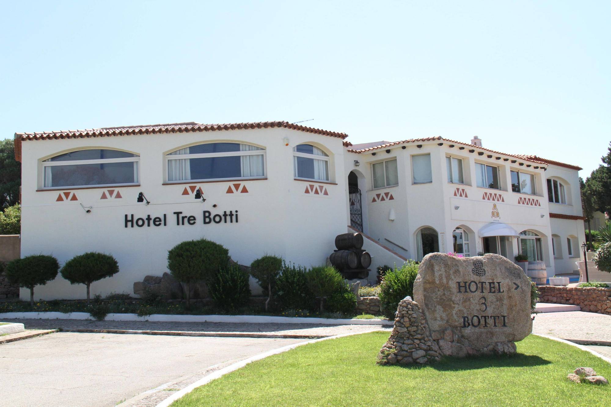 Hotel 3 Botti Baja Sardinia Exterior photo