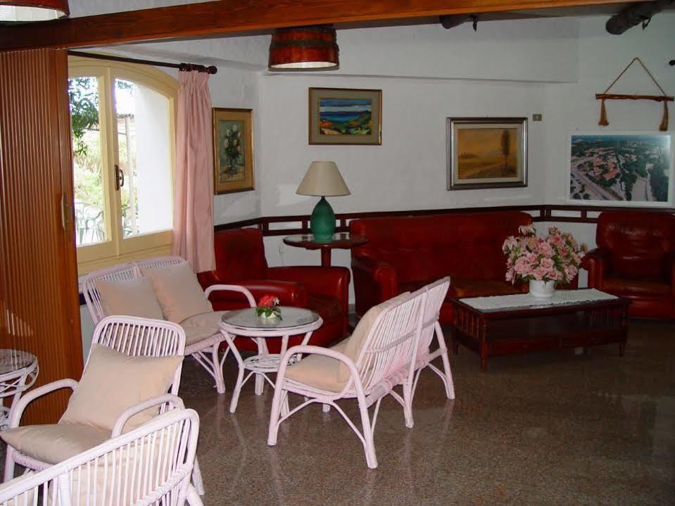 Hotel 3 Botti Baja Sardinia Exterior photo